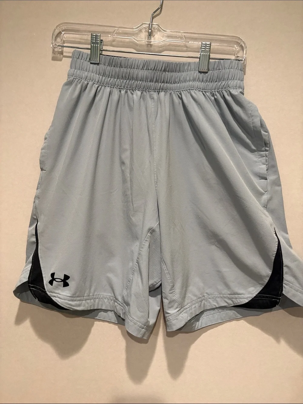 Under Armour - Men's Shorts. Elevated Woven Shorts. Size Small. Light Gray.